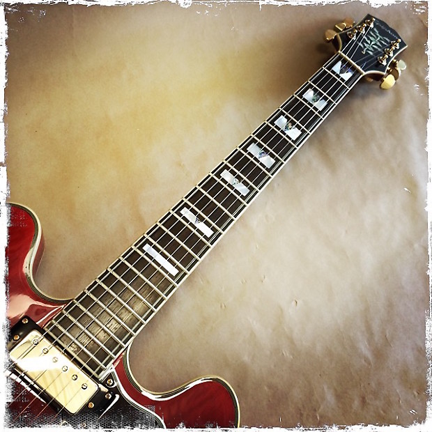 Epiphone 50th Ann. 1962 Sheraton E212TV Tremotone Electric