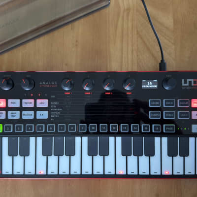 IK Multimedia IK Multimedia UNO Synth Pro Desktop 32-Key Analog Synthesizer with DECKSAVER image 9