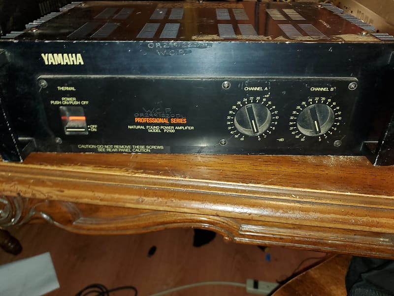 Yamaha P2100 Professional Series Natural Sound Power Amplifier