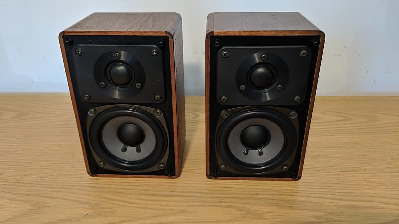 VINTAGE PAIR RADIO 2024 SHACK REALISTIC 40-2039B MINIMUS 7W WALNUT VENEER SPEAKERS