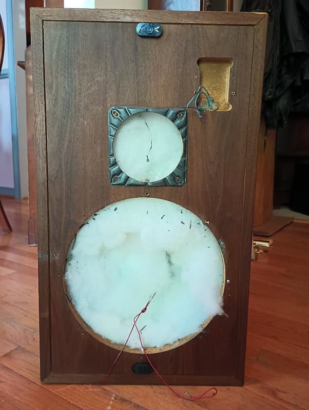 Single Infinity Quantum Jr. cabinet with crossover in very good condition - 1970&#039;s  			