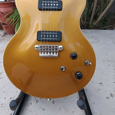 Vox SSC 33 [Les Paul / Single Cutaway] 2010 - Goldtop | Reverb Canada