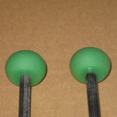 new old stock Gambal GPXR1 (UG13GPXR1) Glockenspiel, Bells, Xylophone Percussive Keyboard MALLETS, 1 and 1/4 inch Green Hard Acrylic Flat Ball Heads with Black Synthetic Shafts, with original packaging - from 1990s - early 2000s image 10