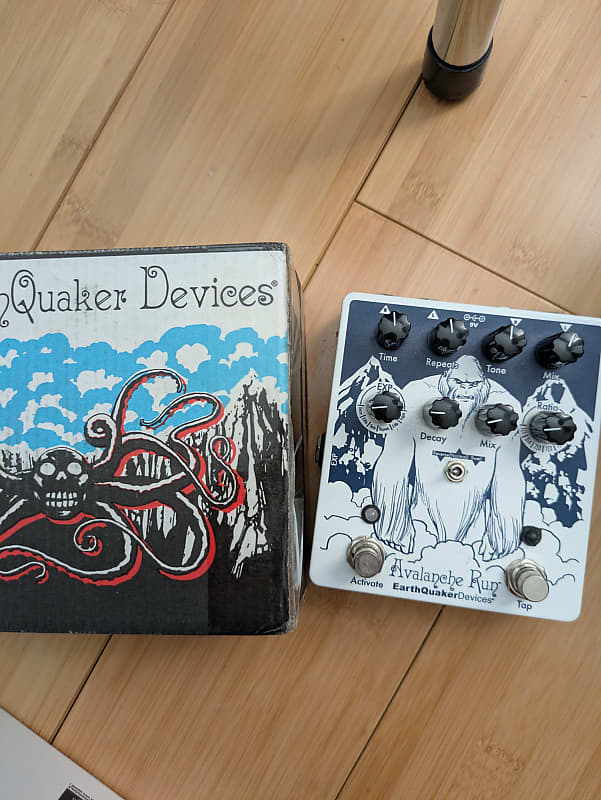 EarthQuaker Devices Avalanche Run Stereo Reverb & Delay with Tap Tempo V2