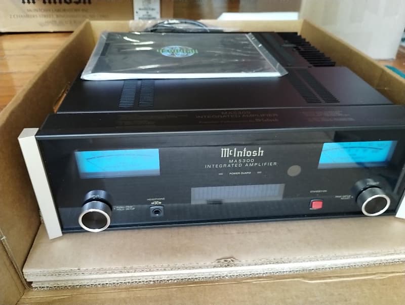 Like new McIntosh MA 5300 integrated amplifier, open box - 2000&#039;s  			