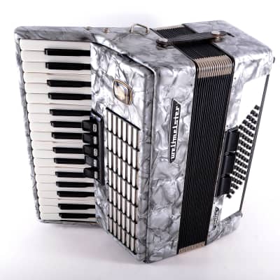 German Made Top Quality Accordion Weltmeister Stella - 60 bass, 8 reg. + Original Case & Shoulder Straps - from the Golden Era - Excellent Condition image 5