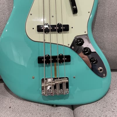 Fender Custom Shop '64 Jazz Bass NOS | Reverb Canada