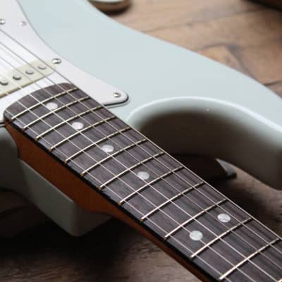 FENDER "American Vintage II 1965 Stratocaster, Round-Lam Rosewood Fingerboard, Sonic Blue" HARDCASE, 3, 69 KG image 10