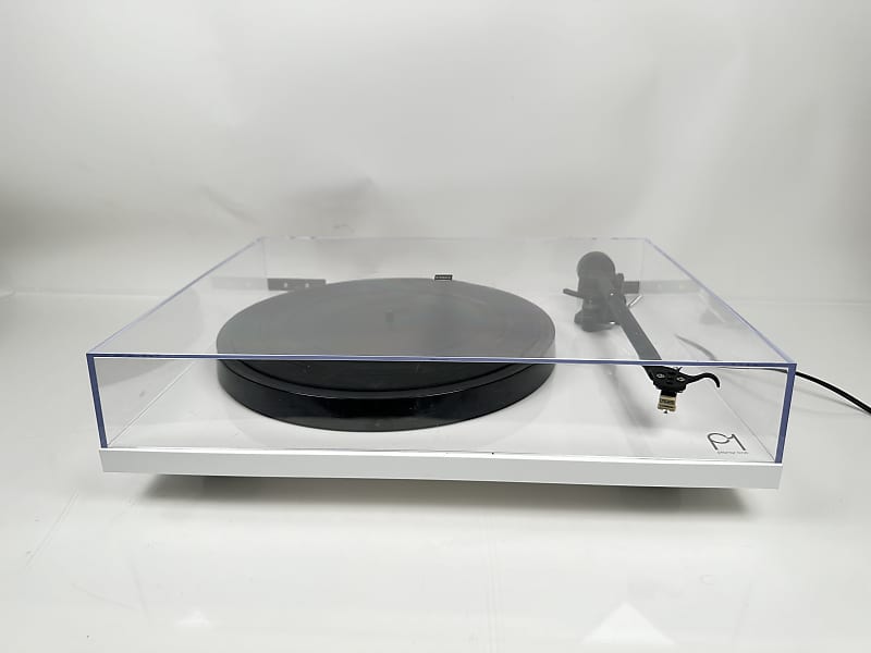 Rega Planar 1 Turntable with Premounted Carbon MM Cartridg