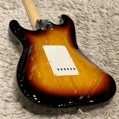 Fender Japan Traditional II Late 60s Stratocaster with RW FB Fender Japan Traditional II Late 60s Stratocaster with RW FB