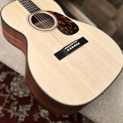 Larrivee OOO-40 Koa 12 fret Acoustic Guitar - Limited Edition - with Hard Case image 4