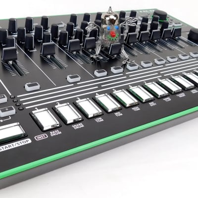 Roland TR-8 AIRA Drum Synthesizer + Decksaver+Fast Neuwertig+OVP + 1,5J Garantie image 1