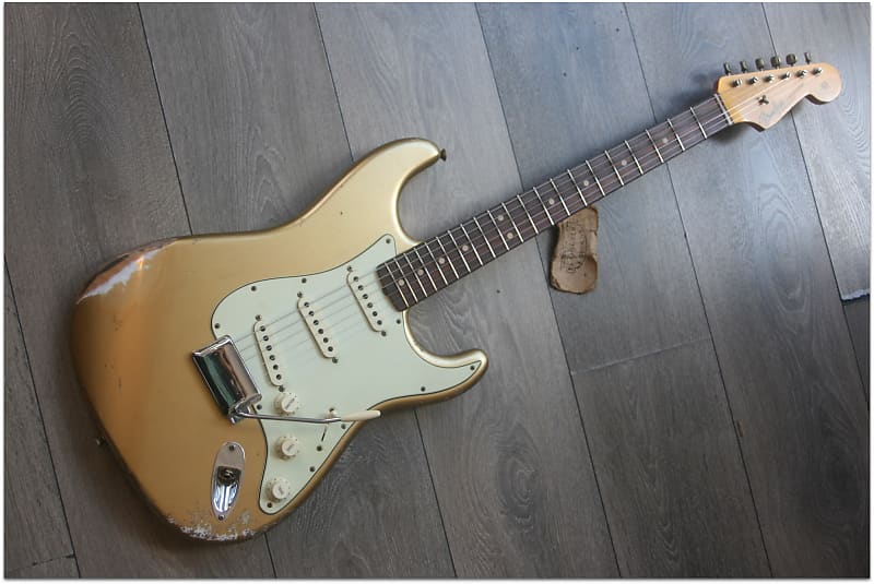 Fender "Custom Shop 1963 Stratocaster Journeyman Heavy Relic Relic in Aztec Gold" 3, 50 kilograms image 1