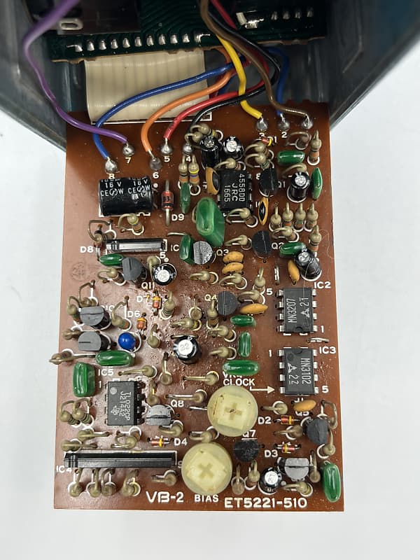 BOSS VB-2 最初期 1982年3月 日本製 Japan Vibrato 1982 Boss VB-2 Vibrato Demo - YouTube