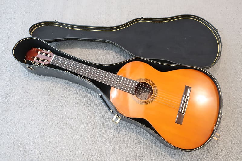 Vintage 1980s Yamaha CG-100A Acoustic Classical Guitar Golden Made