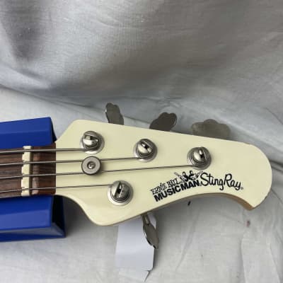 Ernie Ball Music Man StingRay sting ray stingray3 3 EQ HH 4-string Bass with Case 2007 - White / Matching Headstock / Maple neck / Rosewood fingerboard image 10