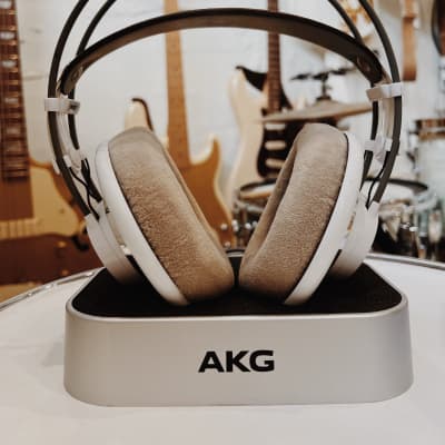 AKG AKG K 701 Ultra Reference Class Stereo Headphone Level 1 2020