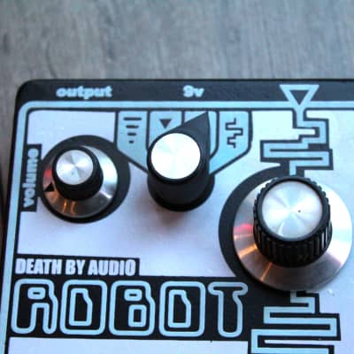 Death By Audio  "Robot" imagen 3