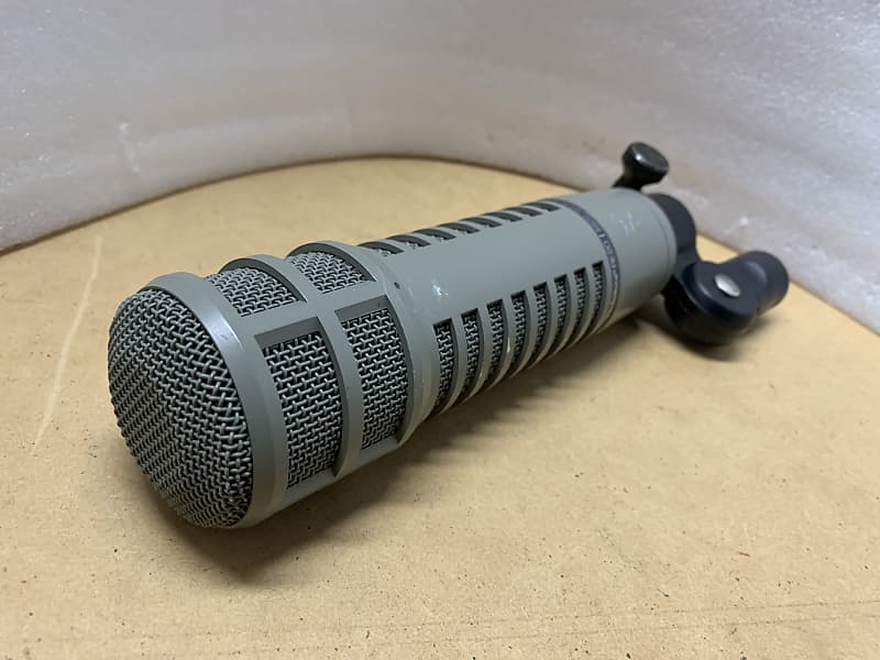 ELECTRO VOICE EV RE20, EV RE 20 MICROPHONE W/HOLDER- AWESOME SOUND