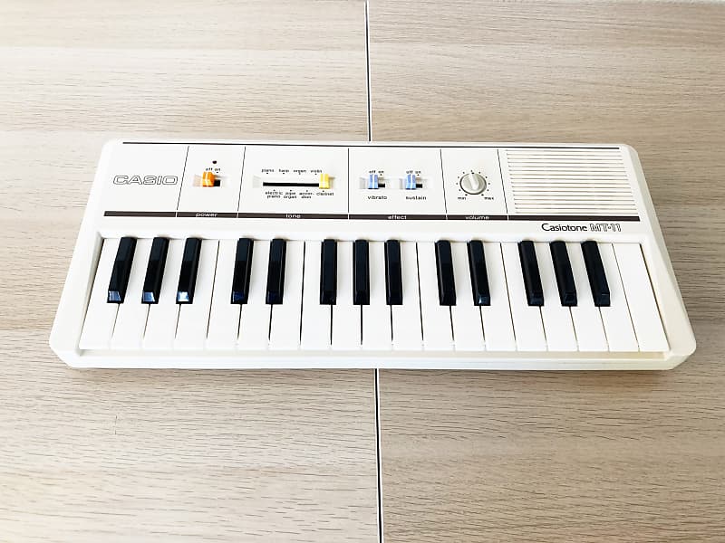 Casio Casiotone MT-11 white | Reverb