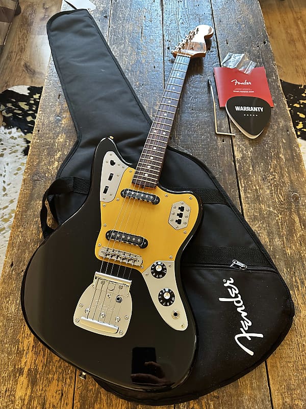 ギター Fender MIJ Traditional 60s Jaguar Fender Made in Japan Traditional 60s Jaguar 3-Color Sunburst