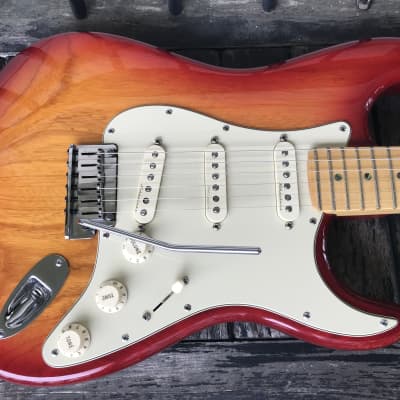 Fender Stratocaster - American Deluxe 2002 - Cherry Burst for sale