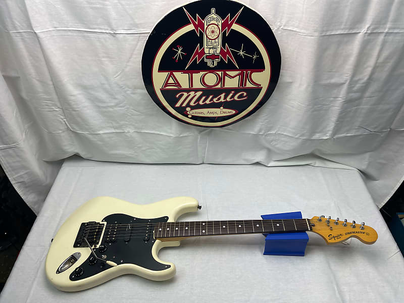 Squier by Fender Stratocaster HSS Guitar with Kahler trem
