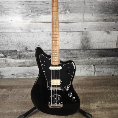Fender Player Jaguar HS with Pau Ferro Fretboard Black image 2