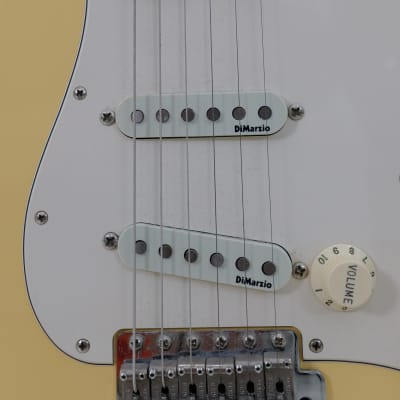 Fender Yngwie Malmsteen Artist Series Signature Stratocaster with Maple Fretboard 2007 - Present - Vintage White image 3