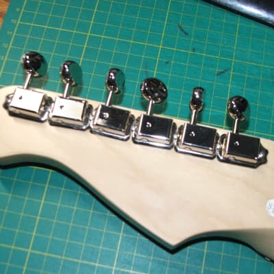 Loaded guitar neck......vintage tuners....22 frets...unplayed..Q image 3