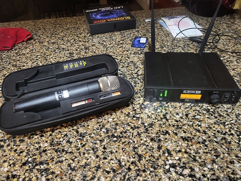 Line 6 XDV75 Digital Wireless Handheld Microphone System Reverb