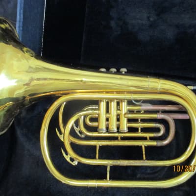King brand Marching  French horn with case and mouthpiece, made in USA image 5