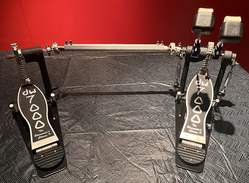 DW 7000 Double Pedal with Trick Driveshaft and Hard Shell Reverb
