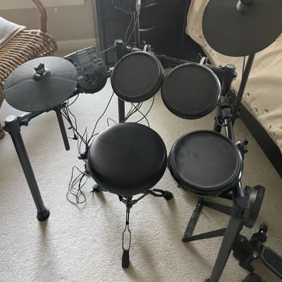 Alesis DM7X Kit  Electronic Drum Set 2010s - Black