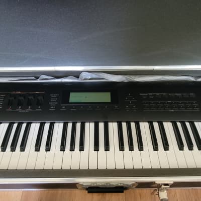 Roland D-70 76-Key Super LA Synthesizer 1990 - 1994 - Black