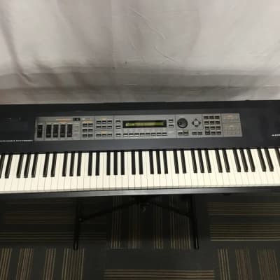 Roland XV-88 128-Voice 88-Key Expandable Digital Synthesizer 2000 - 2003 - Black