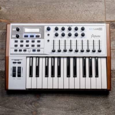 Arturia KeyLab 25 MIDI Controller 2013 - 2017 - White