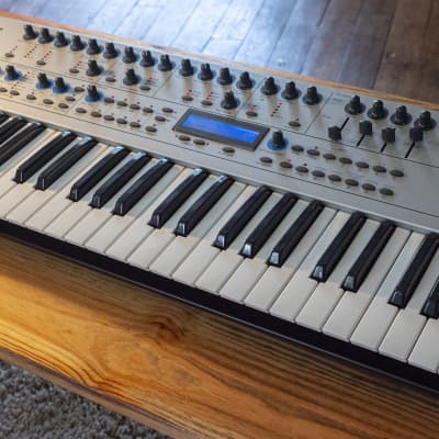 Novation KS4 - 16 voice virtual analog synthesizer