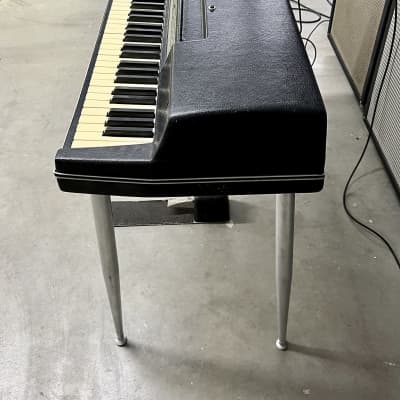 Pianino elektryczne Wurlitzer 200A z 64 klawiszamiPianino elektryczne Wurlitzer 200A z 64 klawiszami  