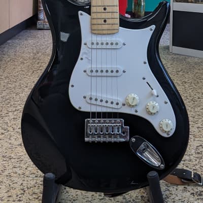 Behringer Stratocaster Style Guitar NA - Na for sale
