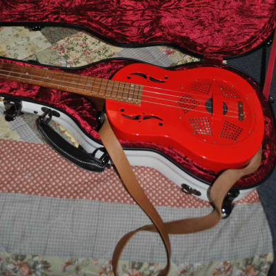 Beltona tenor/baritone ukulele - Crossrock fiberglass case for sale