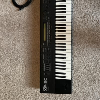 Roland XP-30 61-Key 64-Voice Expandable Synthesizer  with Session/Orchestra/Techno/Bass&Drums/60’s&70’sKeyboards