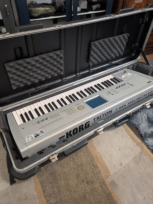 Korg Triton Studio 61-Key 120-Voice Polyphonic Workstation (2002