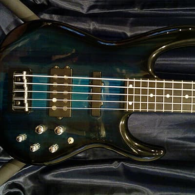 CARVIN *5-String Bass Guitar *NECK-THRU*ACTIVE-TONE *Gig-Bag*Made-in-USA* image 2