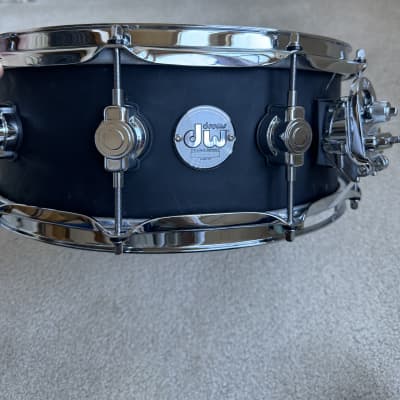 DW Design series Maple Snare drum 5.5 x 14” HVLT 00s - Black image 3