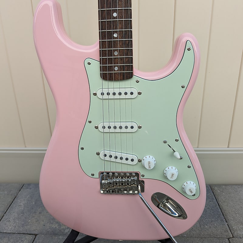 Squier Squier Classic Vibe '60s Stratocaster Shell Pink w/Mint Pickguard SSS - CME Exclusive image 1