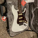 Fender American Ultra Stratocaster Arctic white