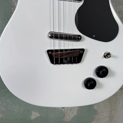 Mint Danelectro PB Special - White image 3