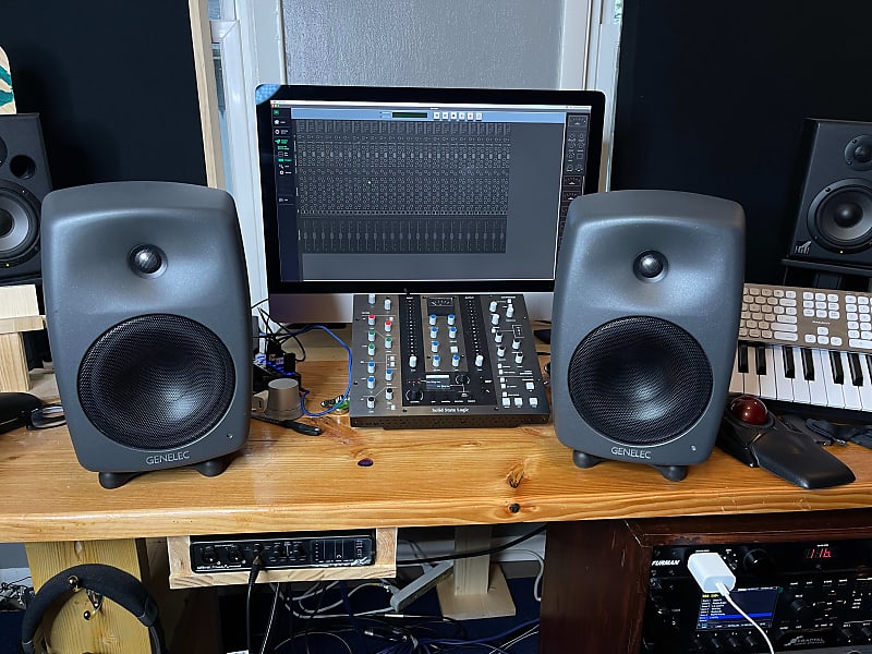 GENELEC ジェネレック 8040B Genelec 8040B Studio Monitor (Grey) | FrontEndAudio.com