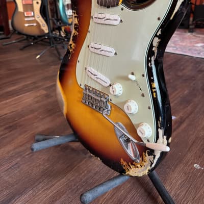 Fender Custom Shop '62 Stratocaster in Heavy Relic Sunburst w/ Lindy Fralin Split Blade Pickups image 2